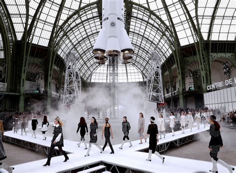 chanel mars 2017 décollage de fusée|Ce qu'il faut retenir du défilé Chanel automne.